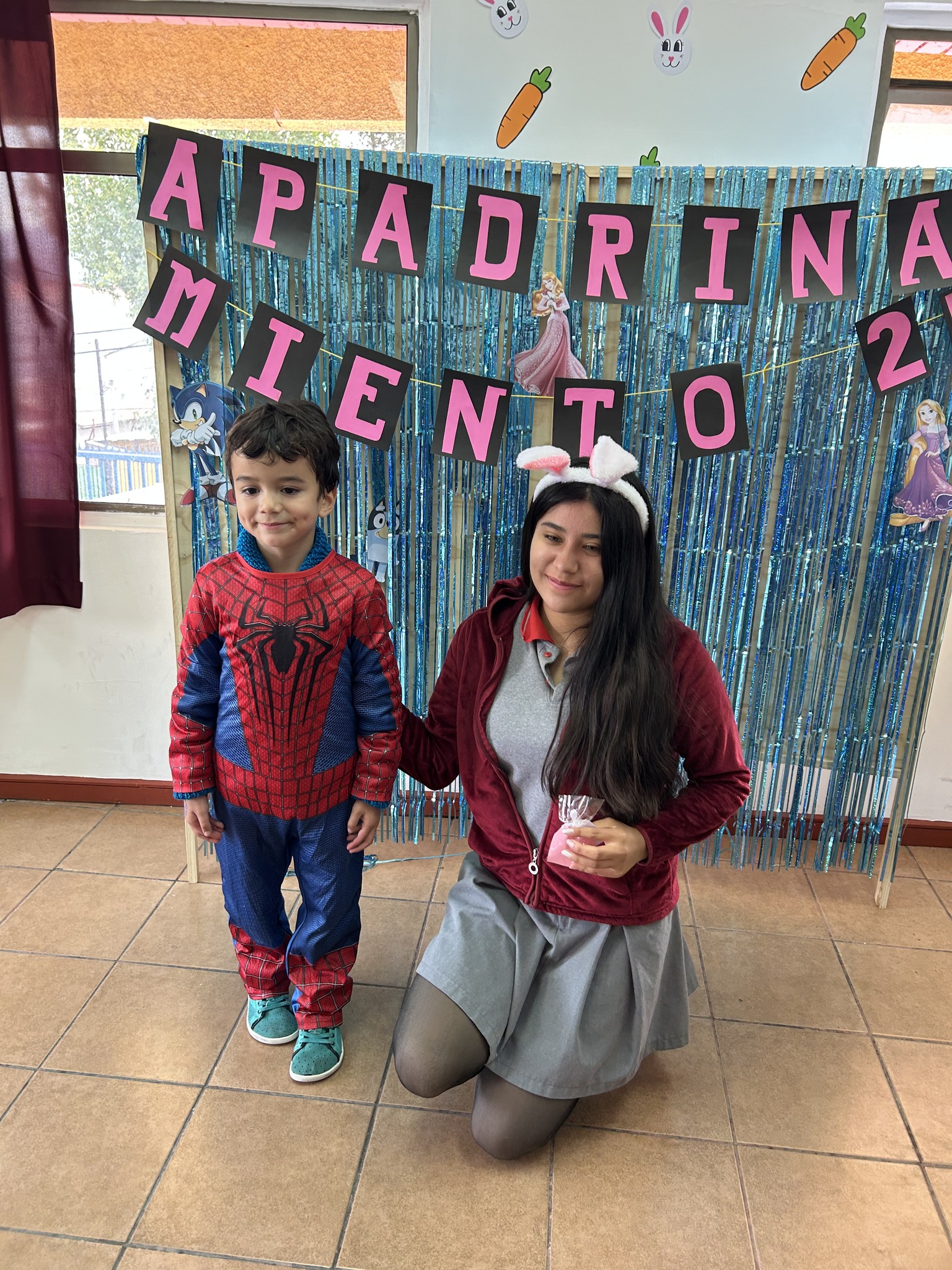 ¡El apadrinamiento de nuestros queridos estudiantes de 4° medio a los pequeñitos de Kínder! 2025 - 493577292_1158783839377940_7460209980800385179_n.jpg